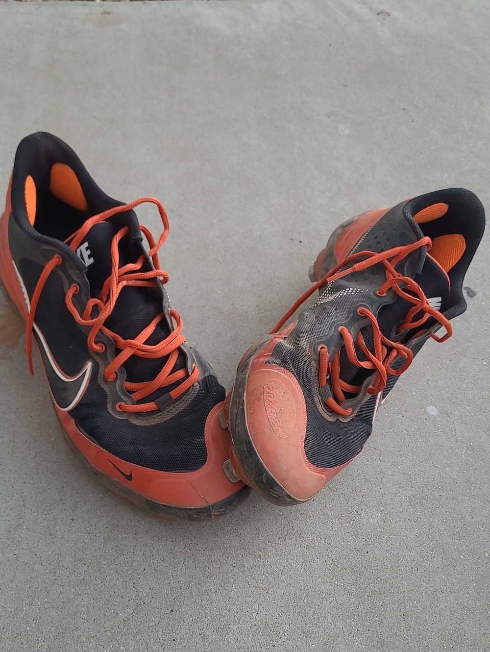 Nike Men's Black and Orange Baseball Cleats
